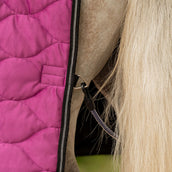Velder Horsewear Premium Showdecke Satin Glow Dutch Raspberry Velder Horsewear Premium Showdecke Satin Glow Dutch Raspberry
