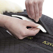 Kavalkade Unterleger mit Lammfell und Inlays Schwarz Kavalkade Unterleger mit Lammfell und Inlays Schwarz