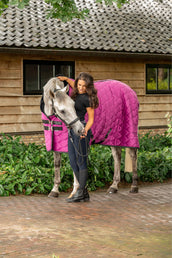 Velder Horsewear Premium Showdecke Satin Glow Dutch Raspberry Velder Horsewear Premium Showdecke Satin Glow Dutch Raspberry