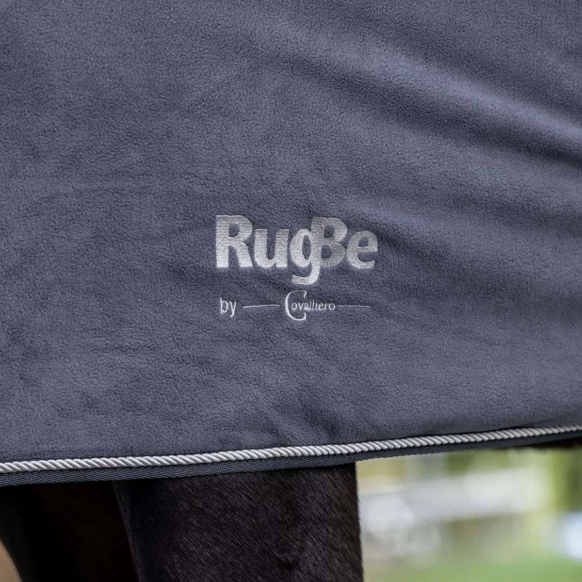 RugBe by Covalliero Fleecedecke Royal Graphite