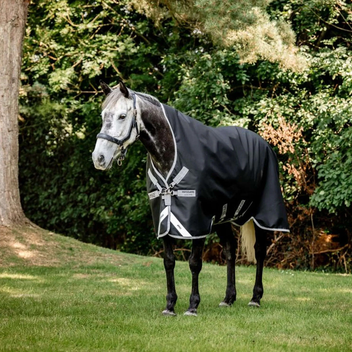 Amigo Wug Turnout 1200D 50g Schwarz/Titangrau/Silber