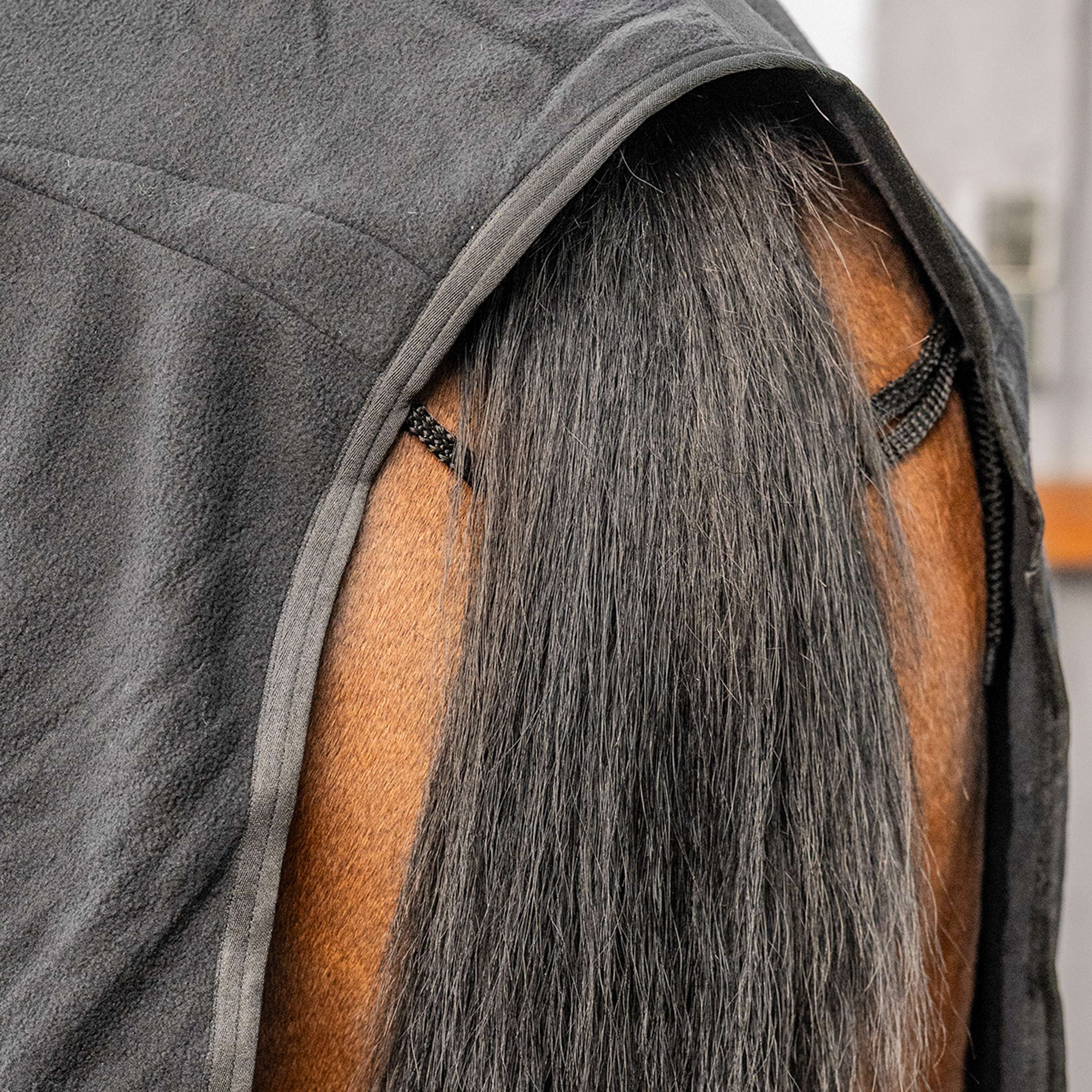 Velder Horsewear Essentials Fleecedecke Comfy mit Halsteil Schwarz