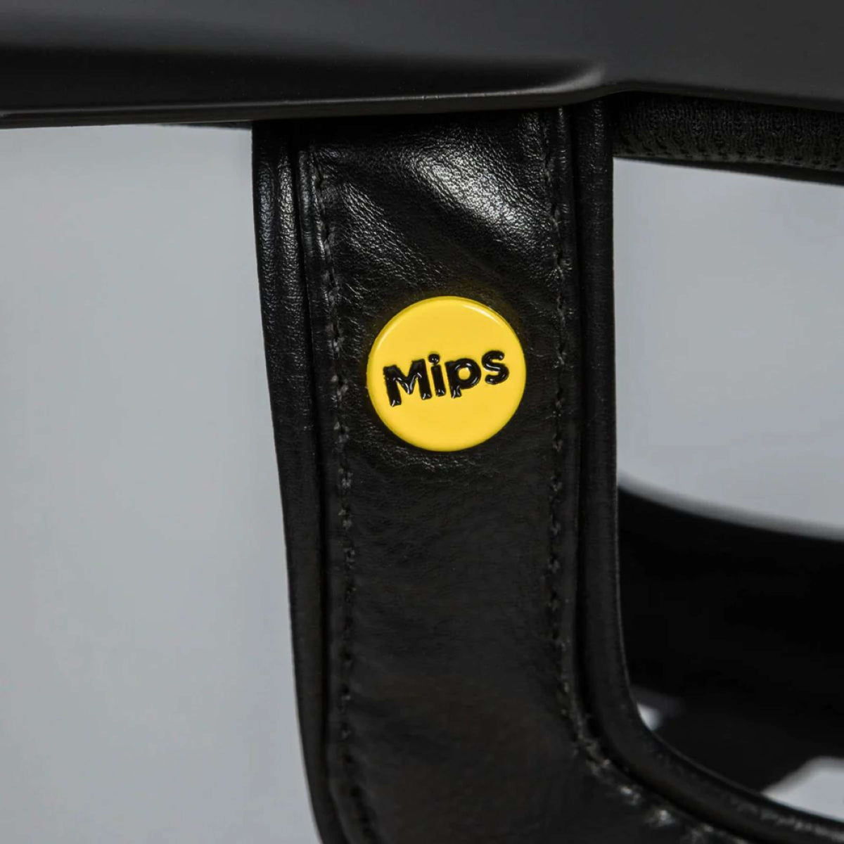 Back on Track Reithelm Caracas Mips Schwarz