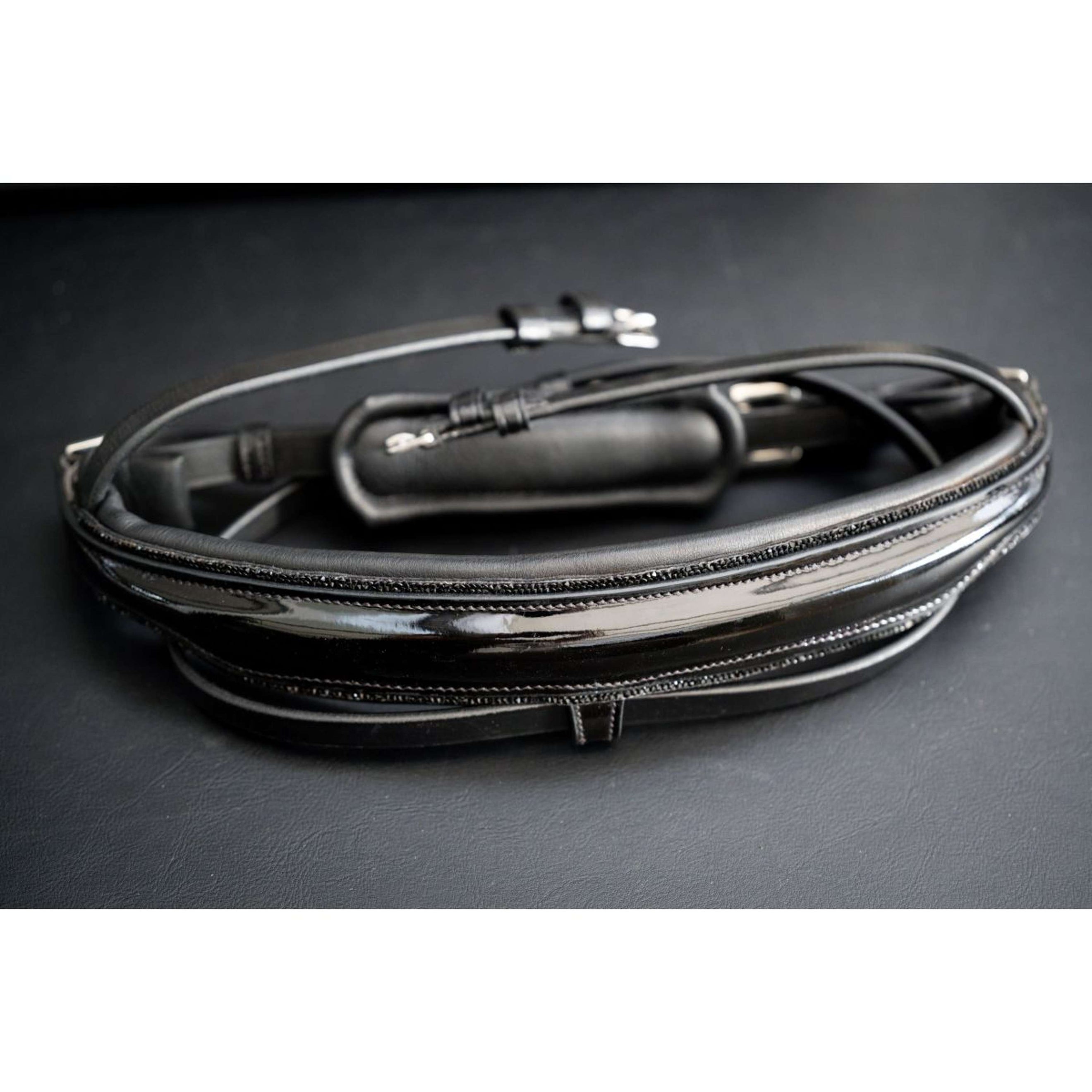 HB Anatomischer Nasenriemen Showtime Lack Glitzer/Schwarz HB Anatomischer Nasenriemen Showtime Lack Glitzer/Schwarz