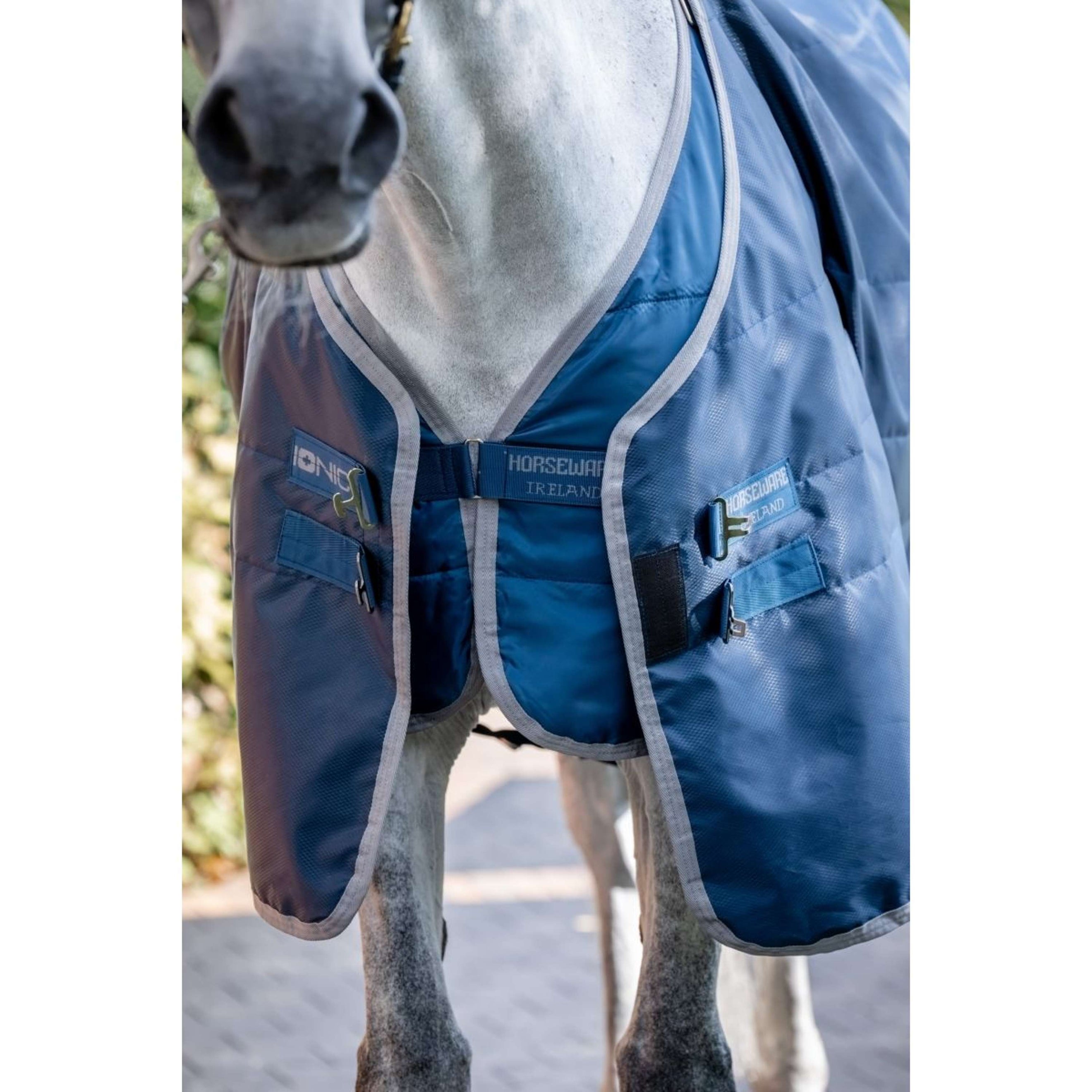 Horseware Therapy Ionic Stable 50g Imperialblau/Silber/Marineblau Horseware Therapy Ionic Stable 50g Imperialblau/Silber/Marineblau