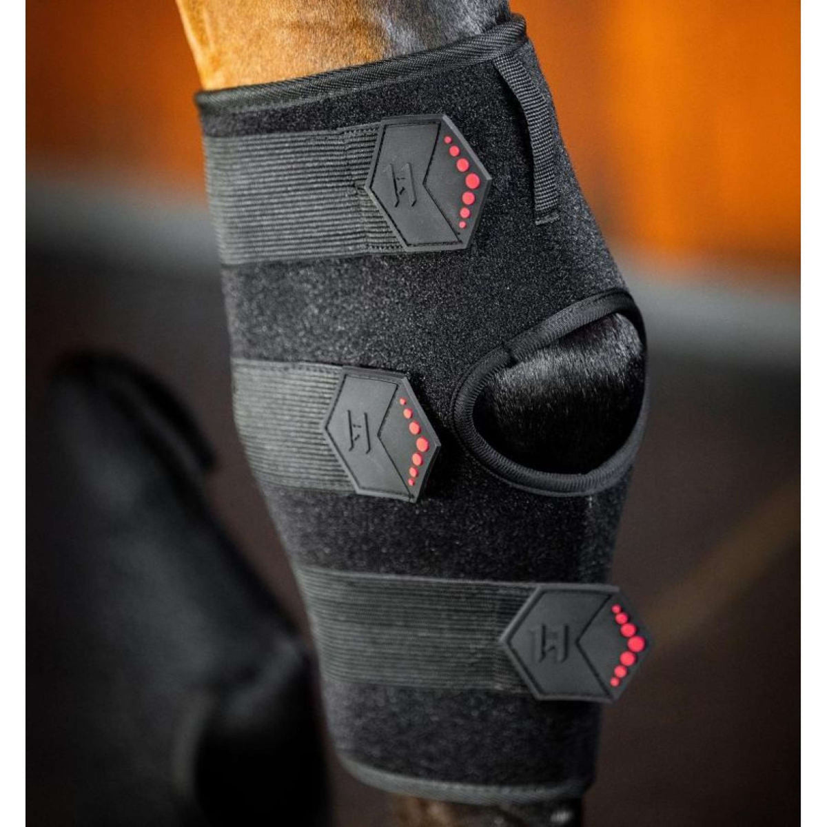 Horseware LED Red Light Therapy Left Hock Boot Schwarz