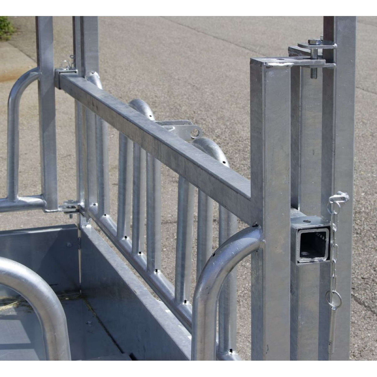 Kerbl Viereckraufe mit Palisadenfressgitter