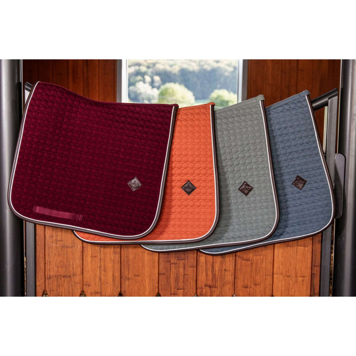 Kentucky Dressur Satteldecke Classic Leder Bordeaux