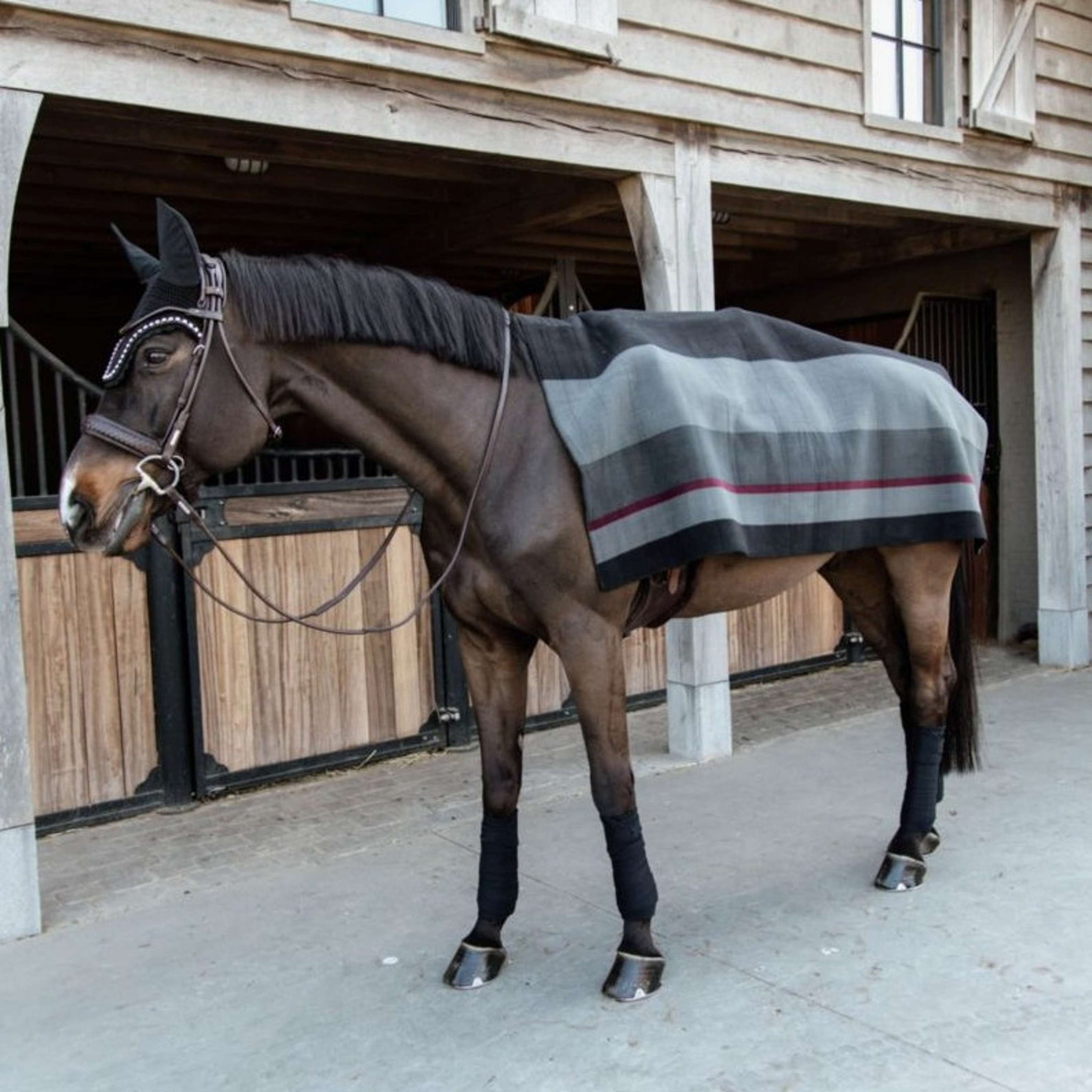 Kentucky Fleecedecke Heavy Square Stripes Schwarz/Grau Kentucky Fleecedecke Heavy Square Stripes Schwarz/Grau