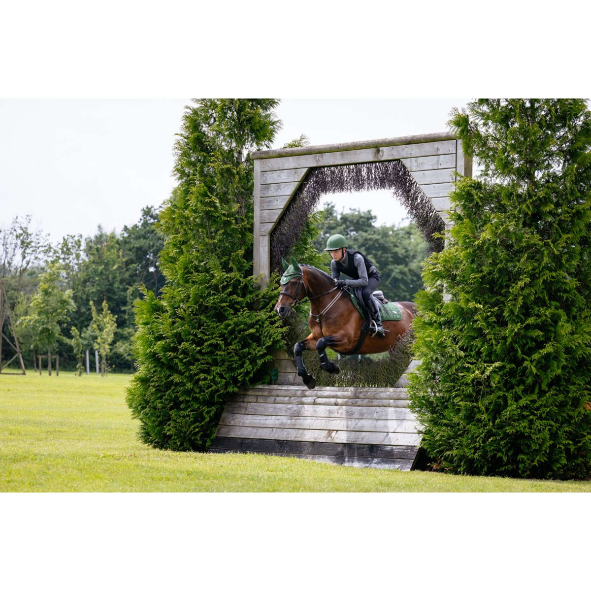 LeMieux Schabracke Loire Classic Square Close Contact Hunter Green