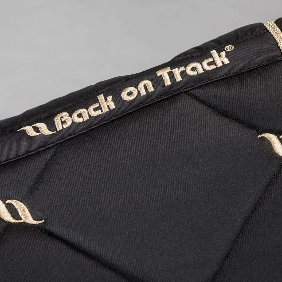 Back on Track Schabracke Nights Collection Springen Schwarz