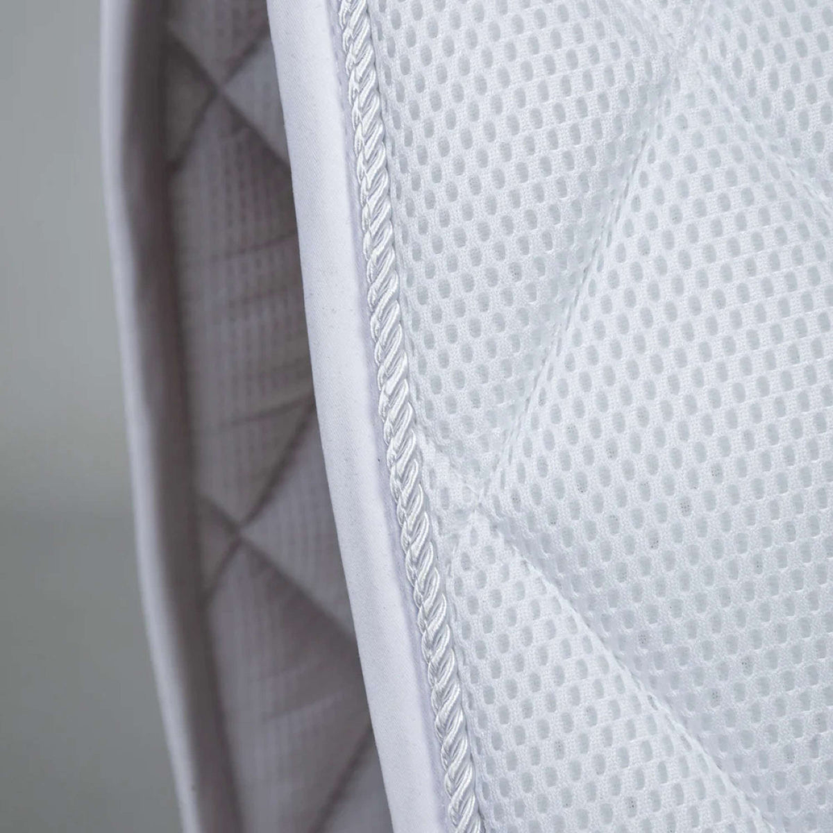 Back on Track Schabracke Airflow Dressur Weiß