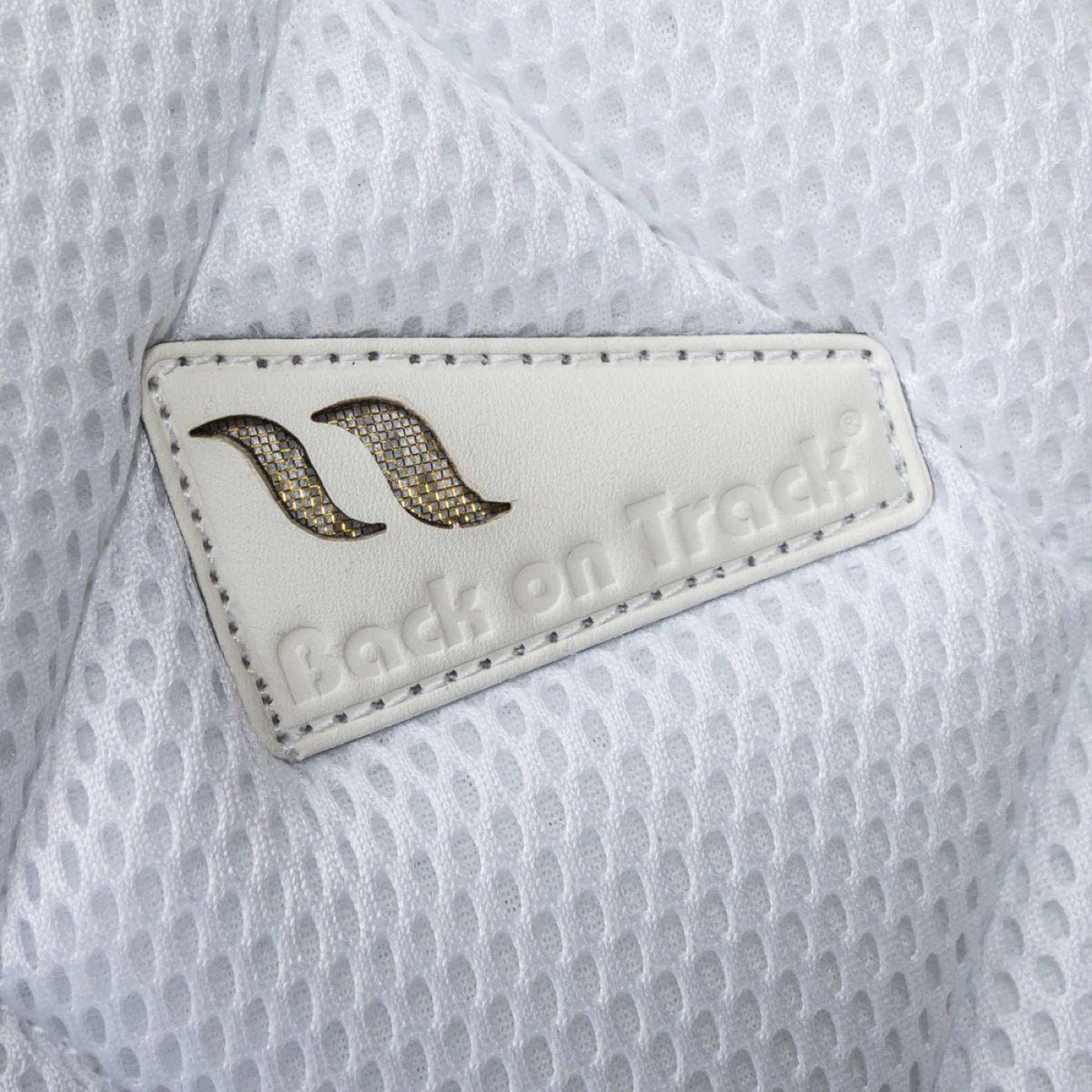 Back on Track Schabracke Airflow Dressur Weiß