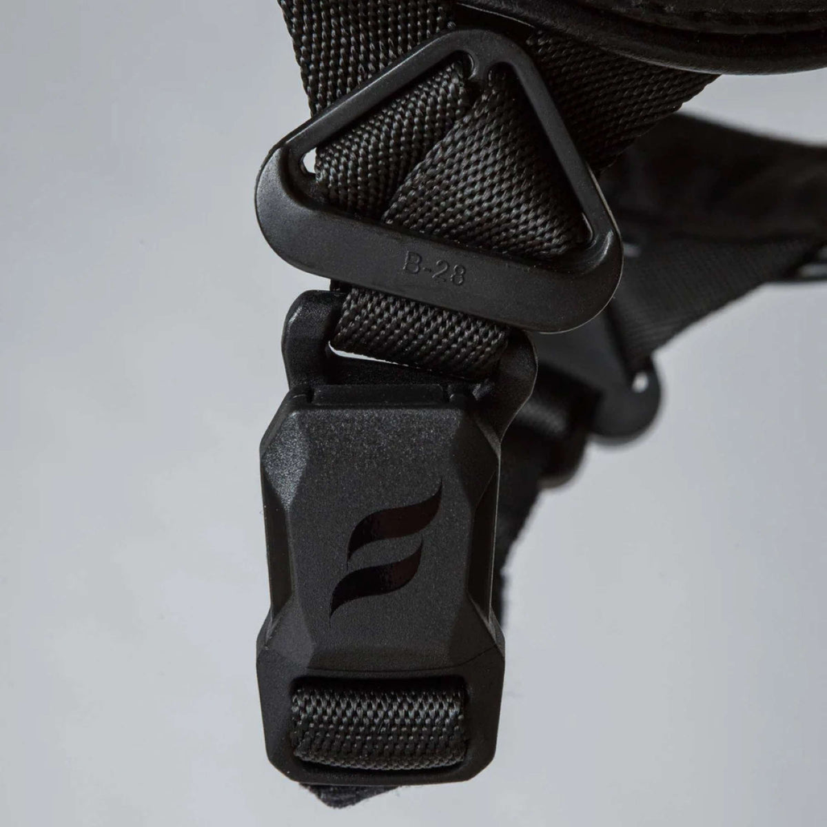 Back on Track Reithelm Caracas Schwarz