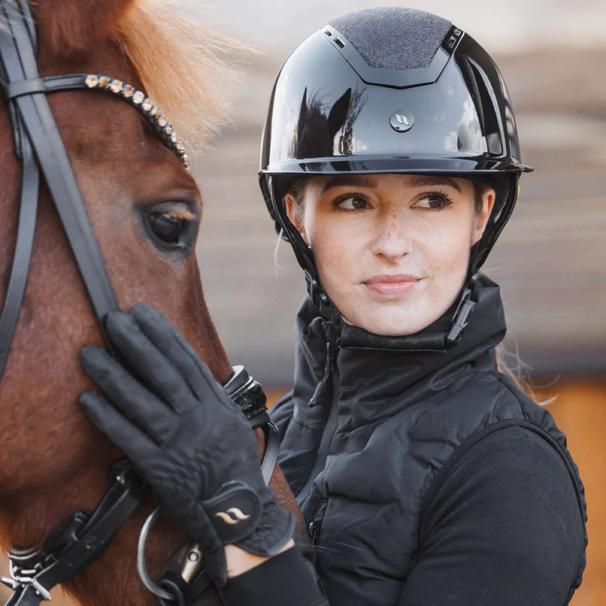 Back on Track Reithelm Caracas Schwarz