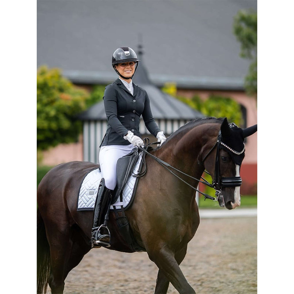 Equestrian Stockholm Schabracke Modern Dressur Weiß/Schwarz