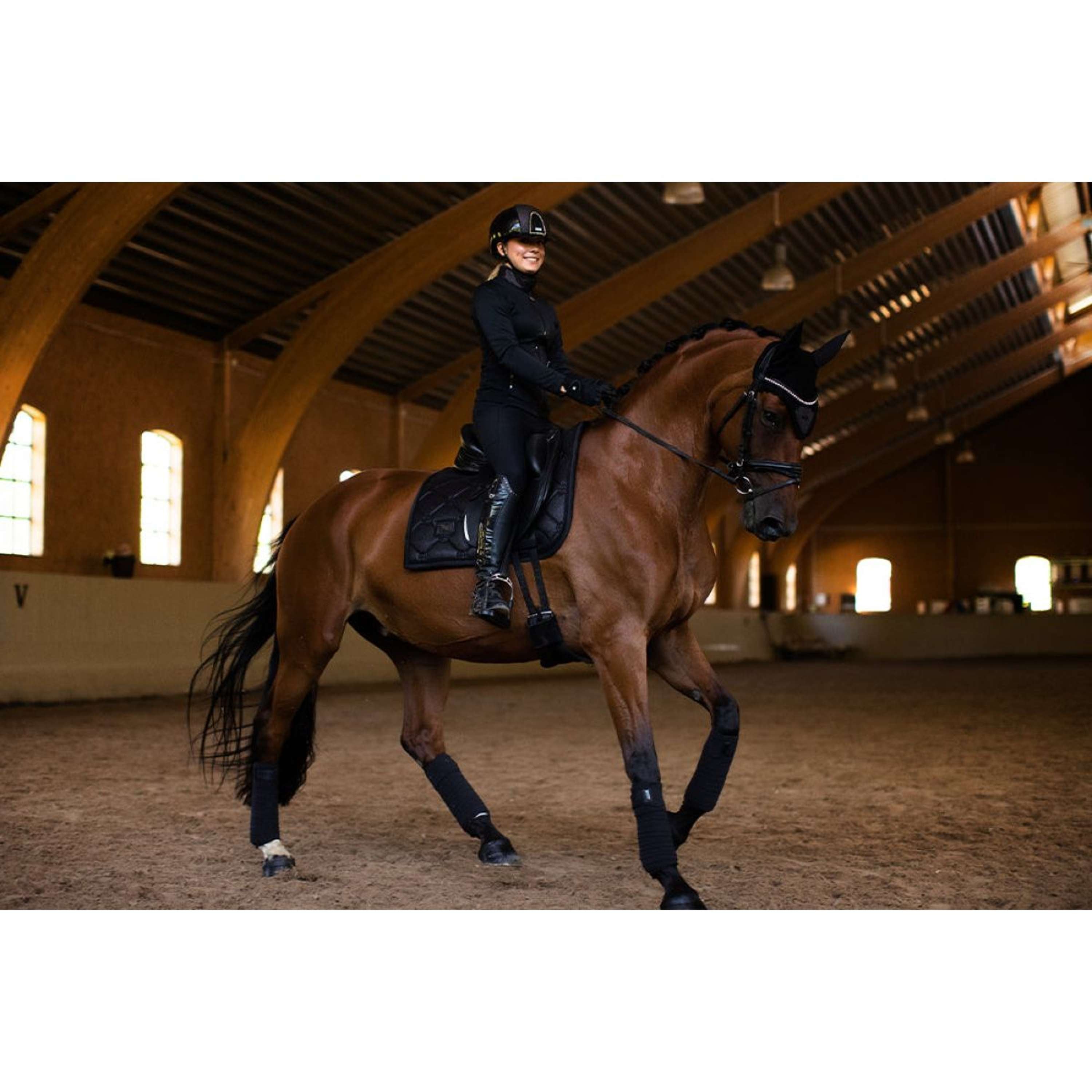 Equestrian Stockholm Schabracke Dressur All Black Glimmer