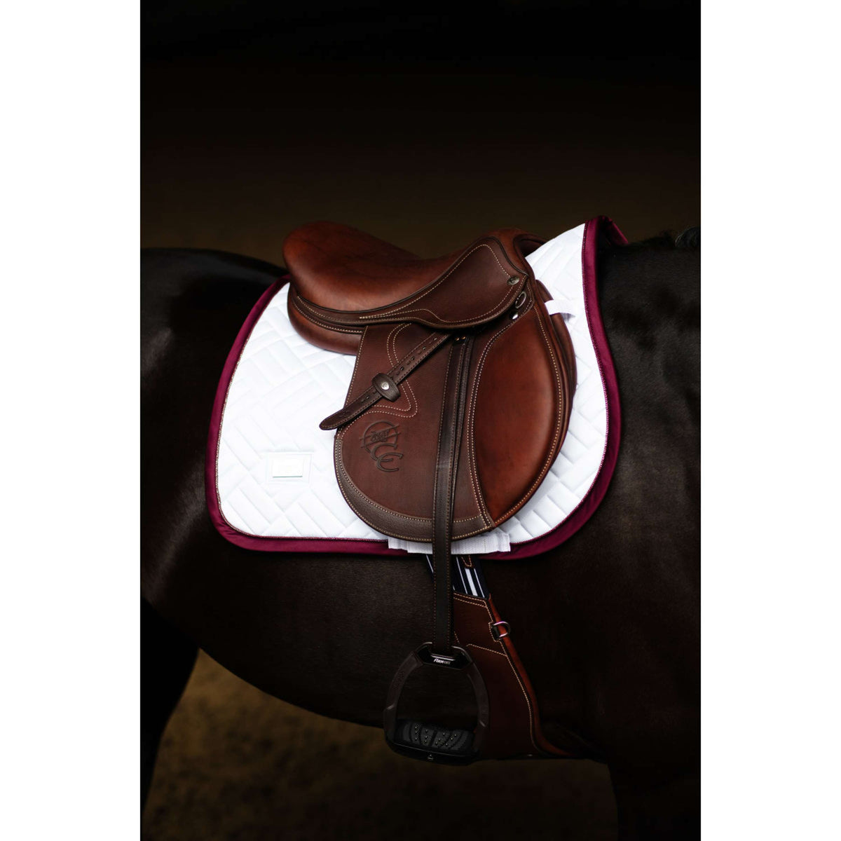 Equestrian Stockholm Schabracke Modern Springen Weiß/Merlot