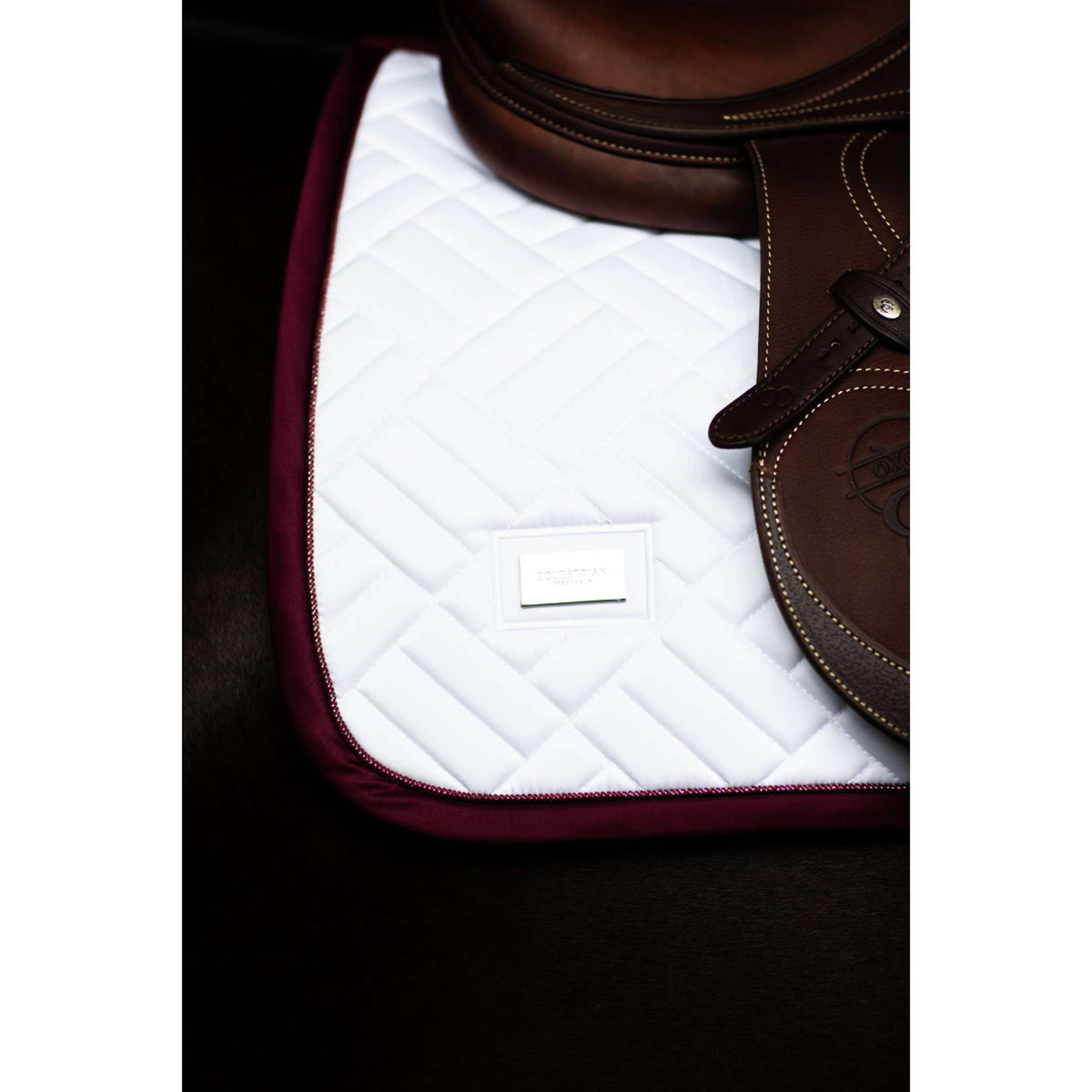 Equestrian Stockholm Schabracke Modern Springen Weiß/Merlot