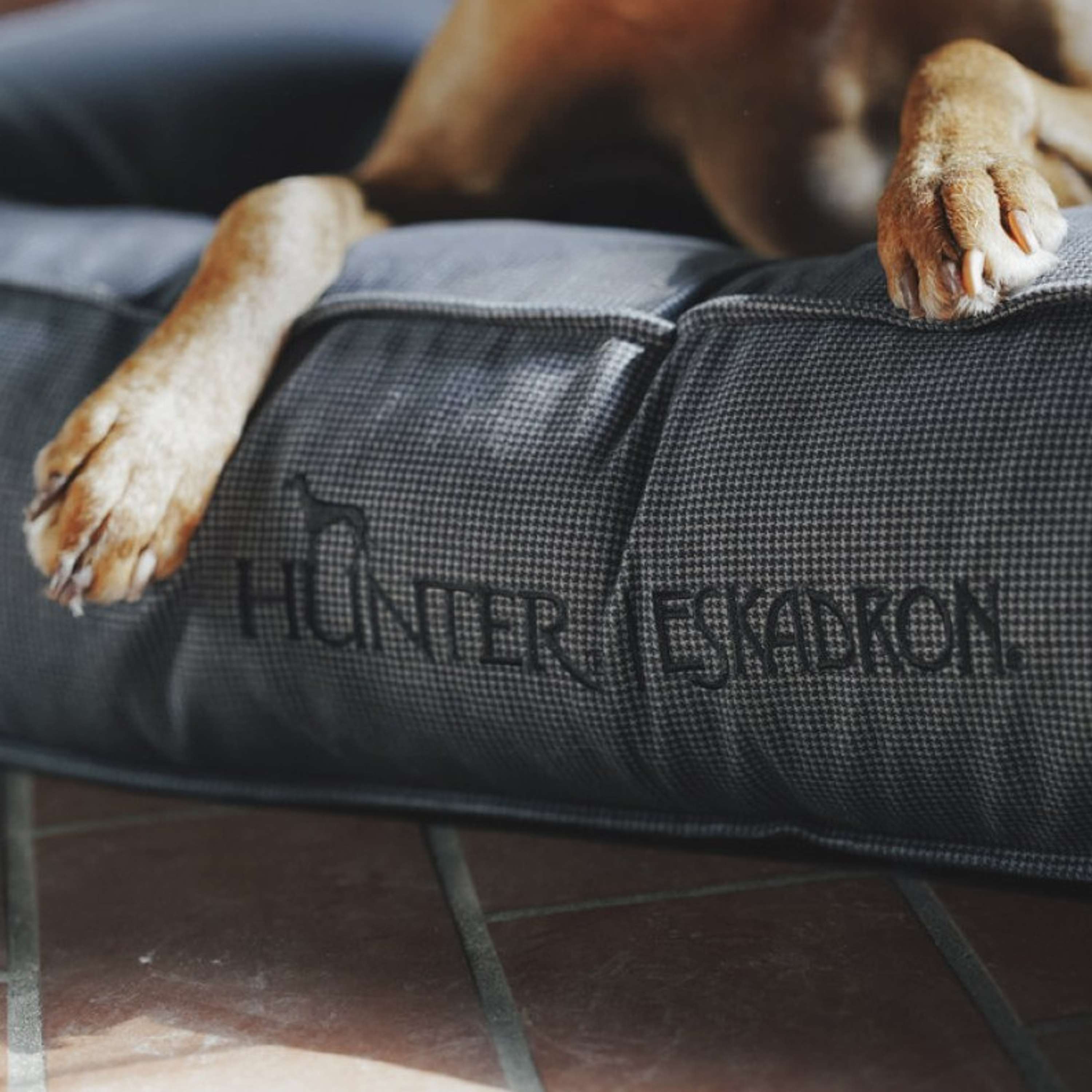 Hunter x Eskadron Hundebett Chester Anthrazit kariert