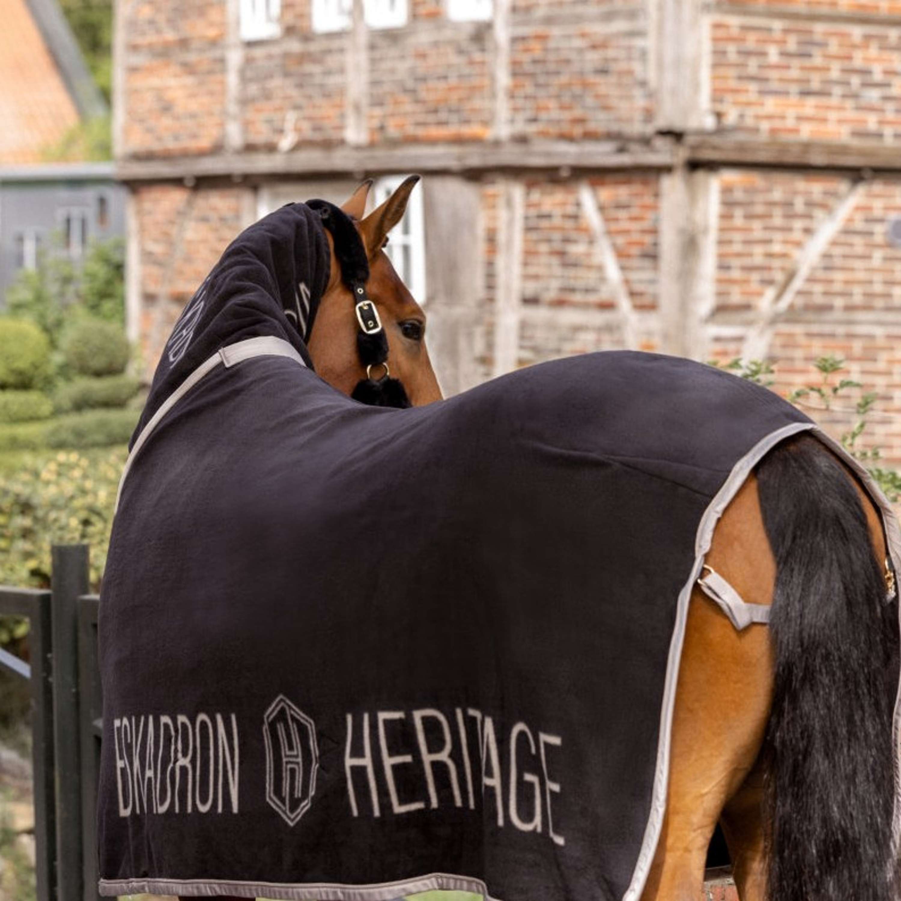 Eskadron Abschwitzdecke Heritage Fleece Schwarz