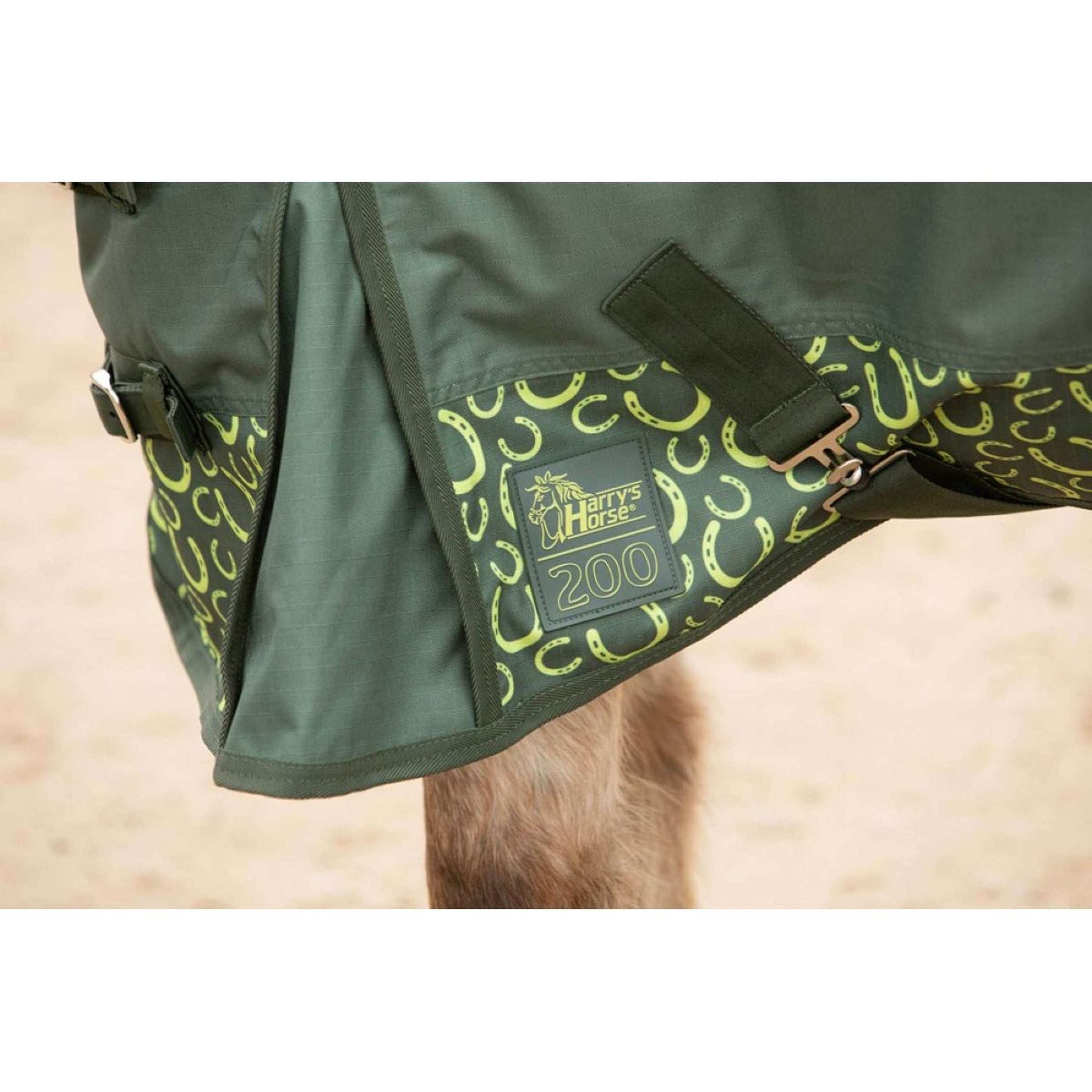 Harry's Horse Regendecke STOUT! Lime 200g Armeegrün