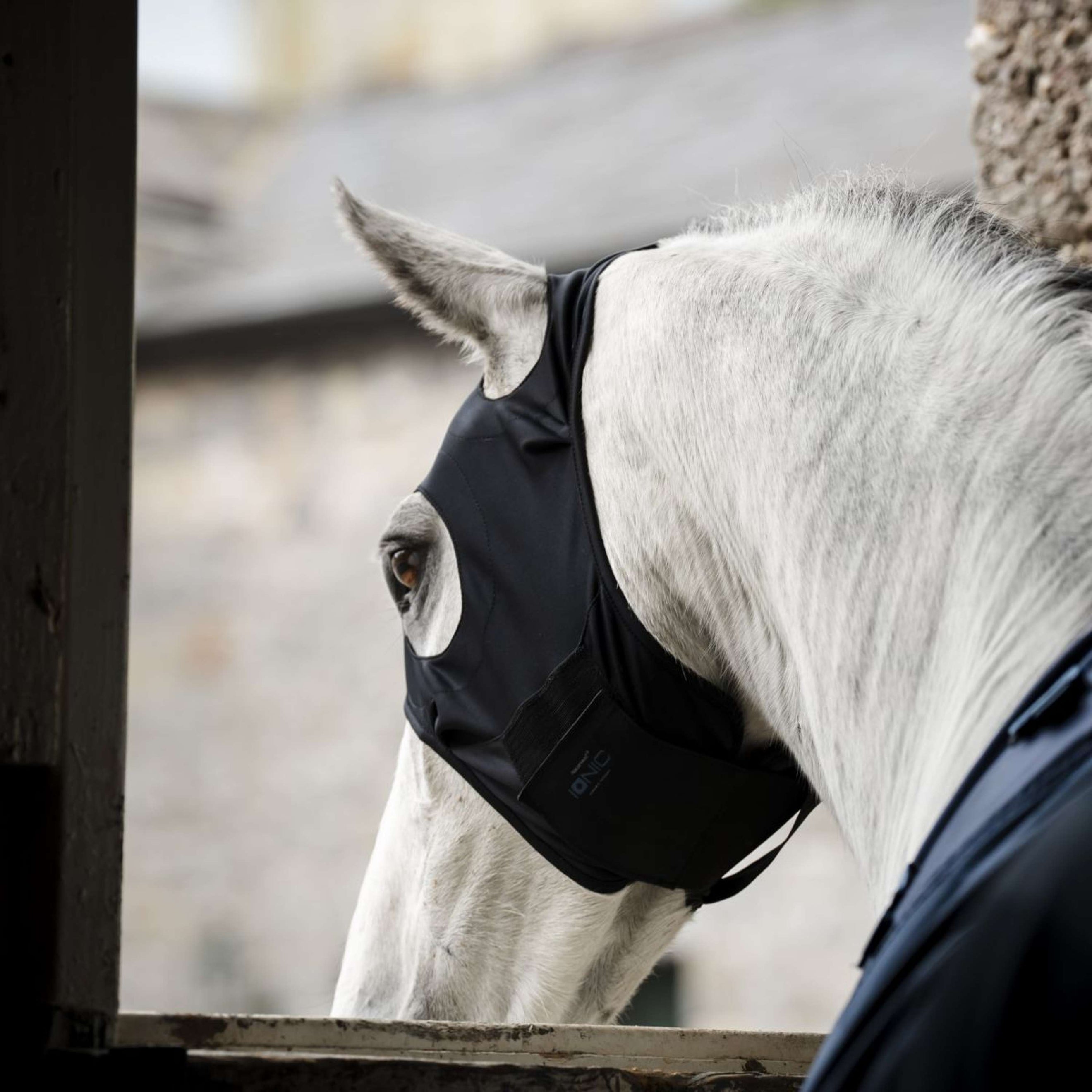 Horseware Calming Face Mask Ionic Schwarz Horseware Calming Face Mask Ionic Schwarz