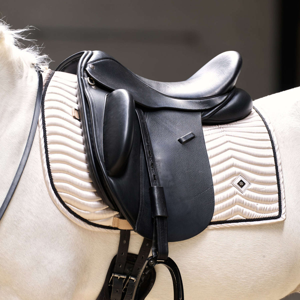 Imperial Riding Schabracke IRHRebel Dressur Grau