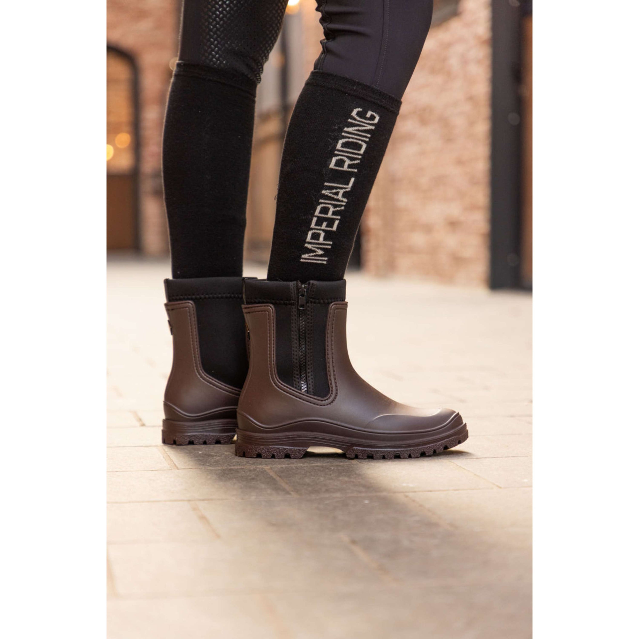 Imperial Riding Stallschuhe IRH Dunkel Braun Imperial Riding Stallschuhe IRH Dunkel Braun