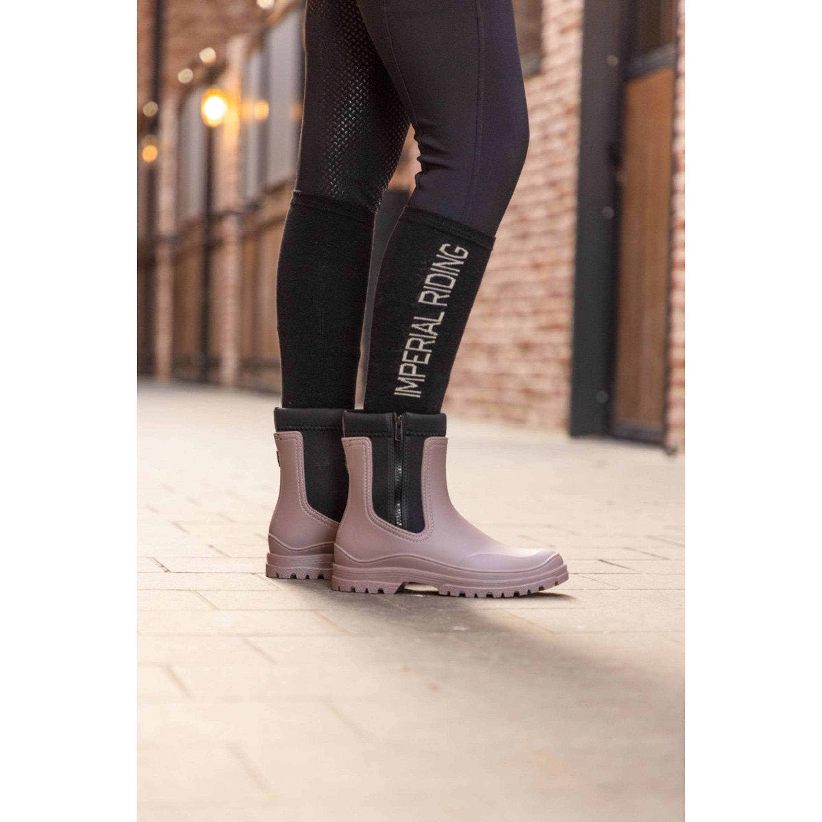 Imperial Riding Stallschuhe IRH Mauve Imperial Riding Stallschuhe IRH Mauve