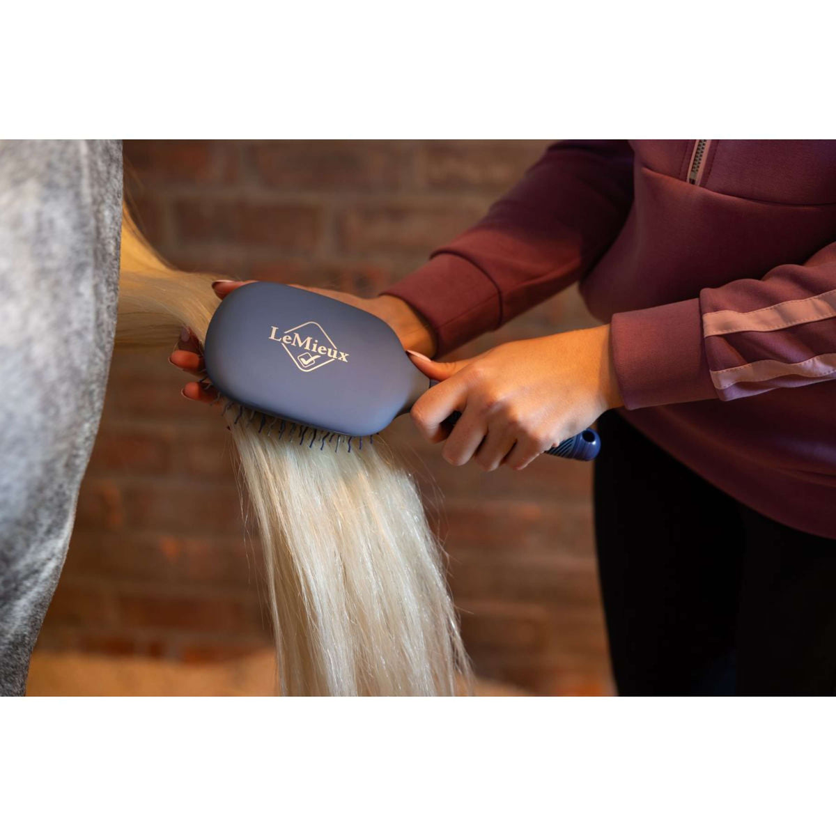 LeMieux Mähnen- und Schweifbürste Tangle Tidy Powder Blue