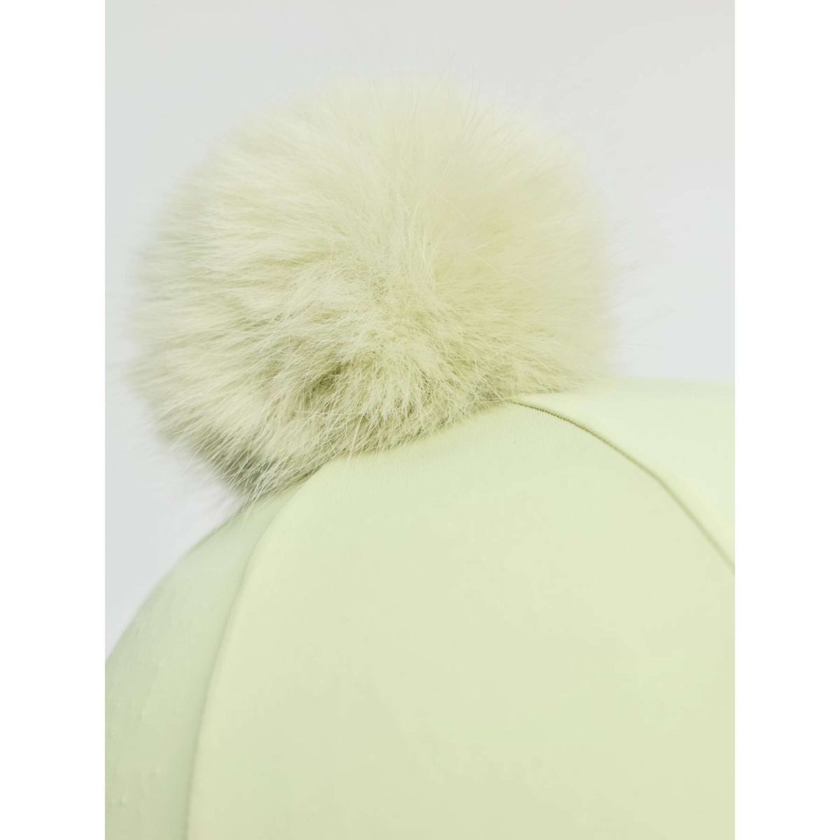 LeMieux Kappenabdeckung Classique Pom Macaron