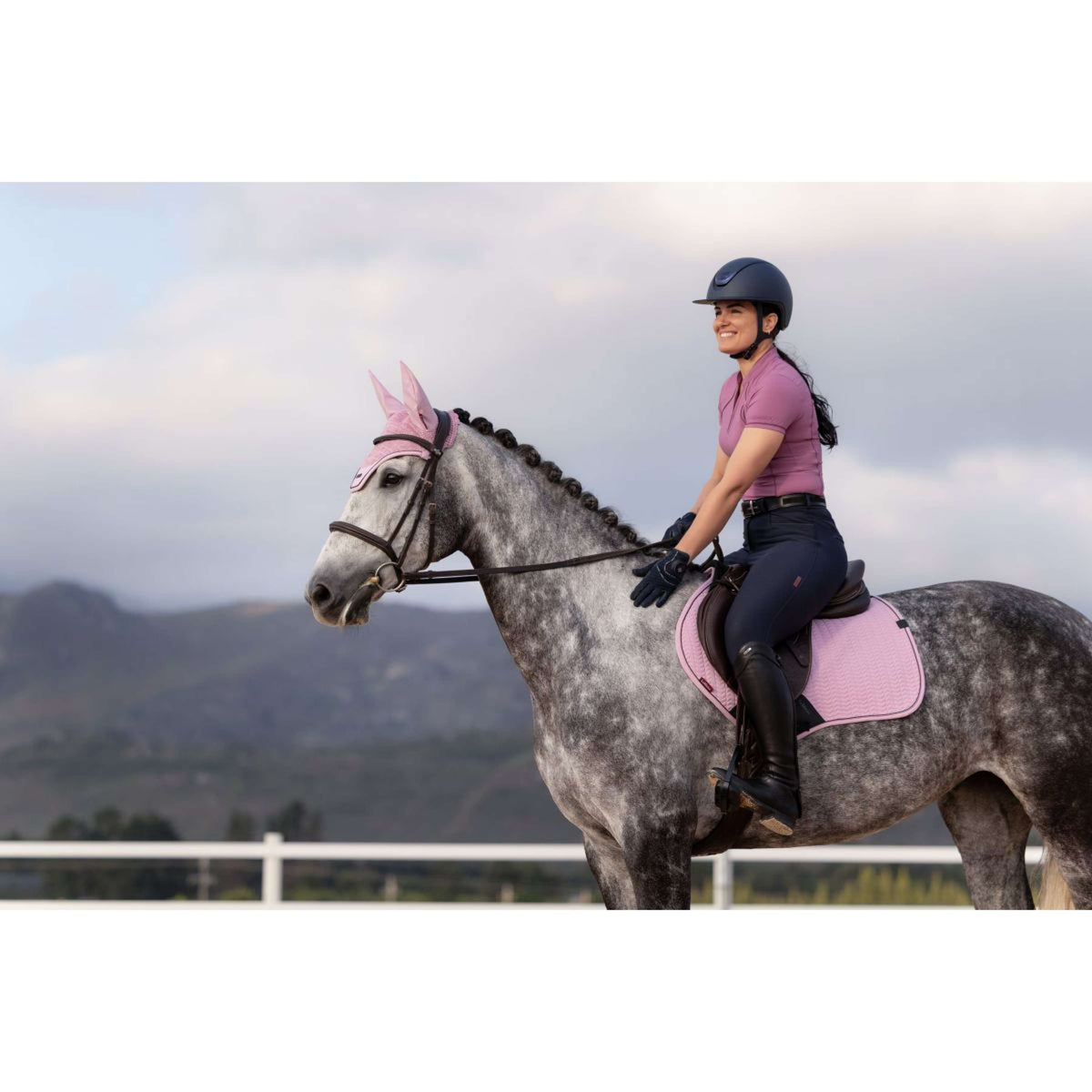 LeMieux Schabracke Essence Close Contact Square Springen Fondant