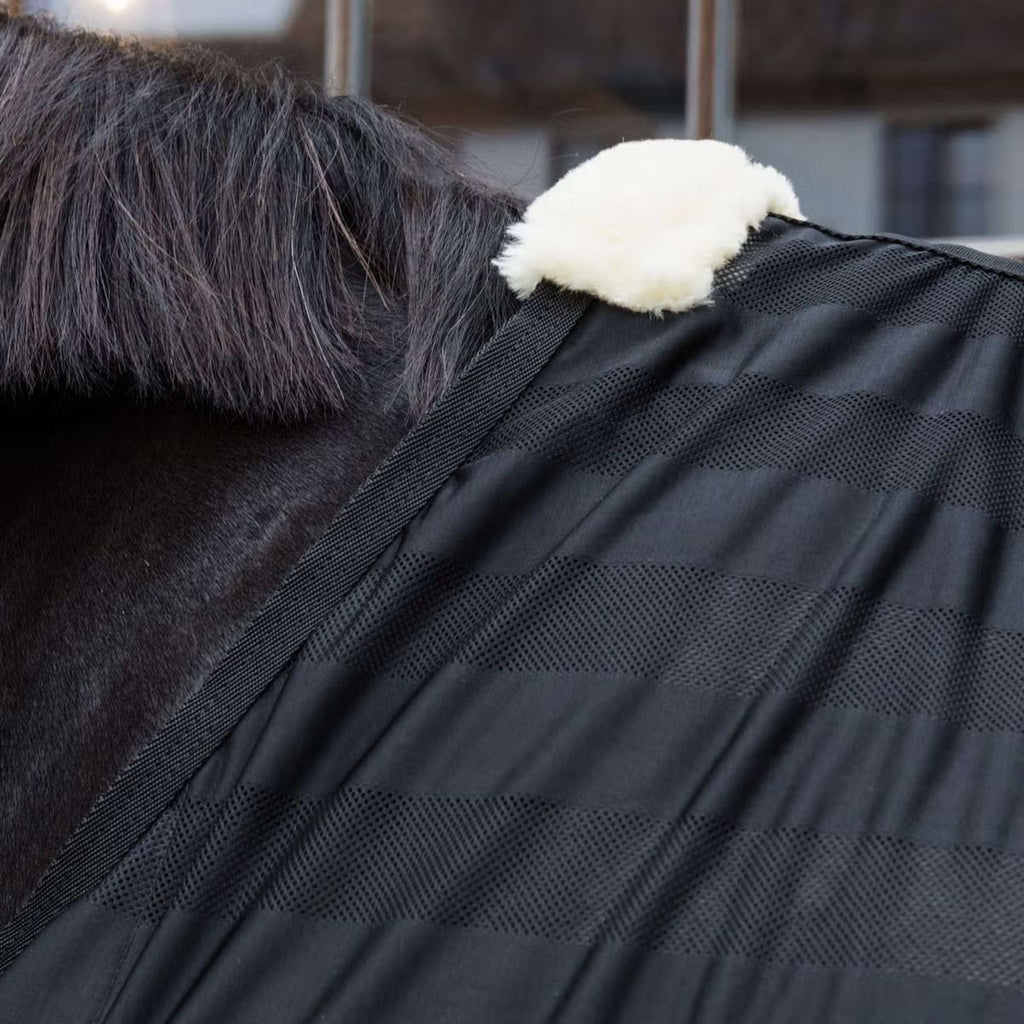 Kentucky Horsewear Fliegendecke Light Striped Mesh Schwarz