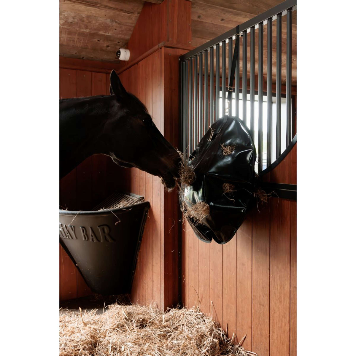 Grooming Deluxe by Kentucky Slow Feeder Play & Haybag Round