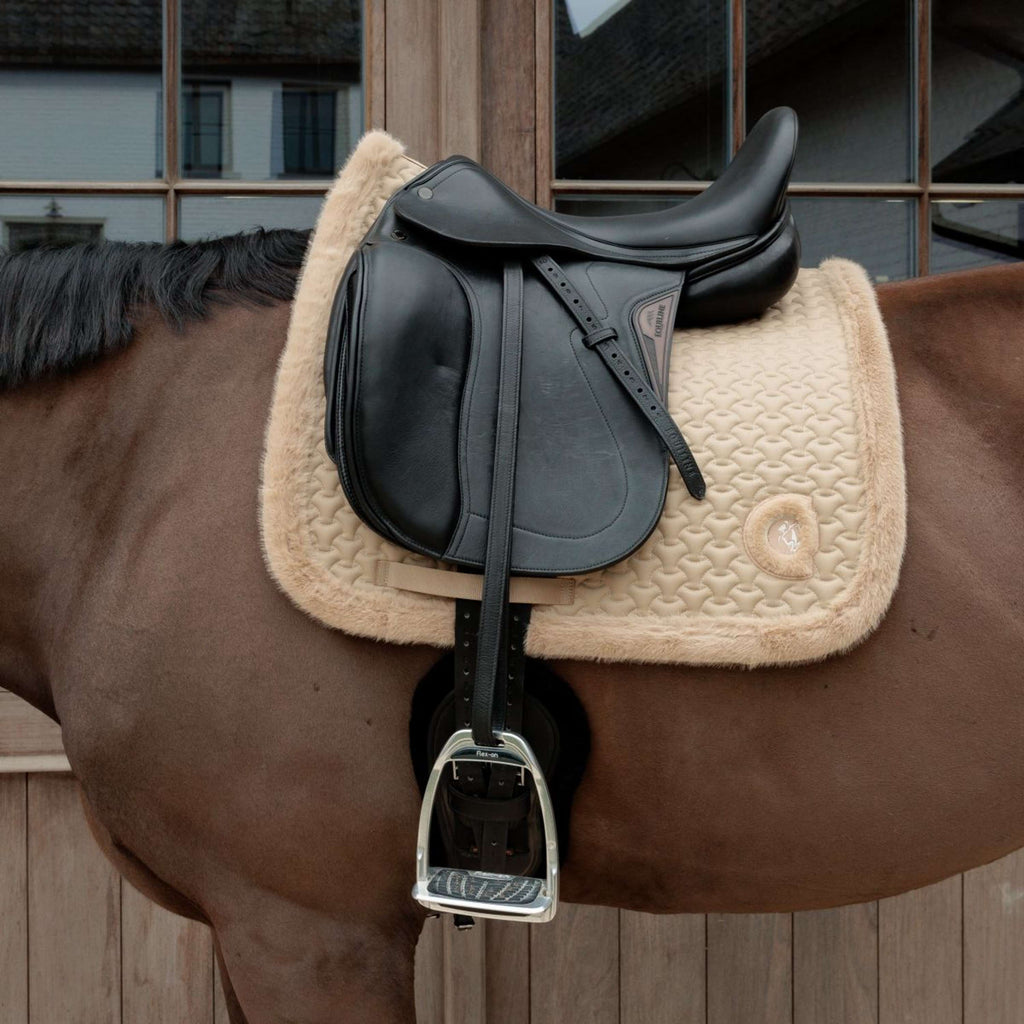 Kentucky Horsewear Schabracke Fake Fur Onion Quilt Dressur Beige
