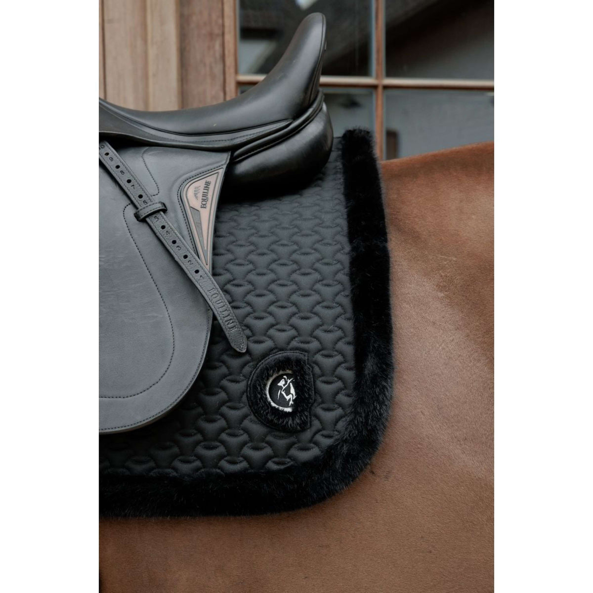 Kentucky Horsewear Schabracke Fake Fur Onion Quilt Dressur Schwarz