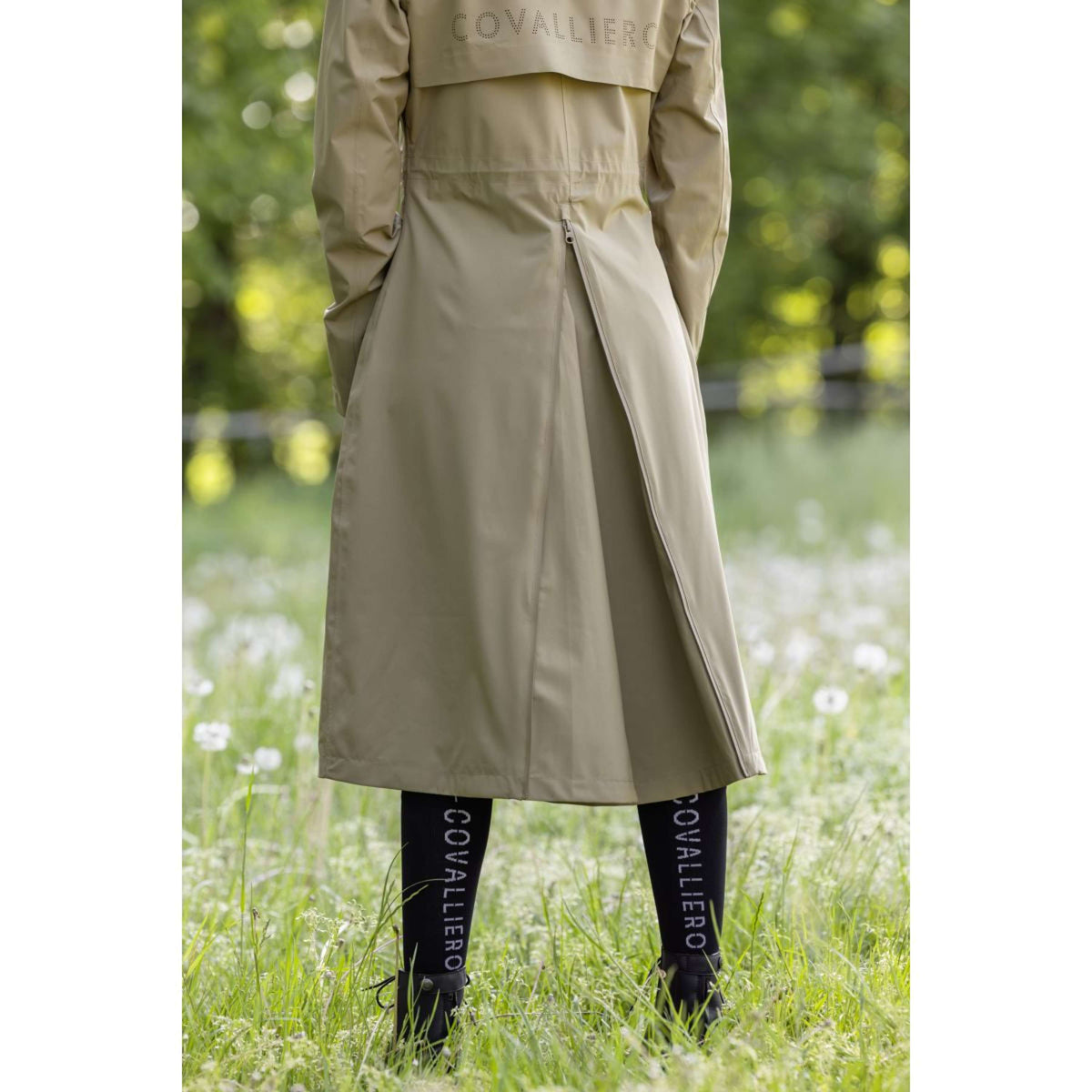 Covalliero Lange Regenjacke SS26 Damen Nuss