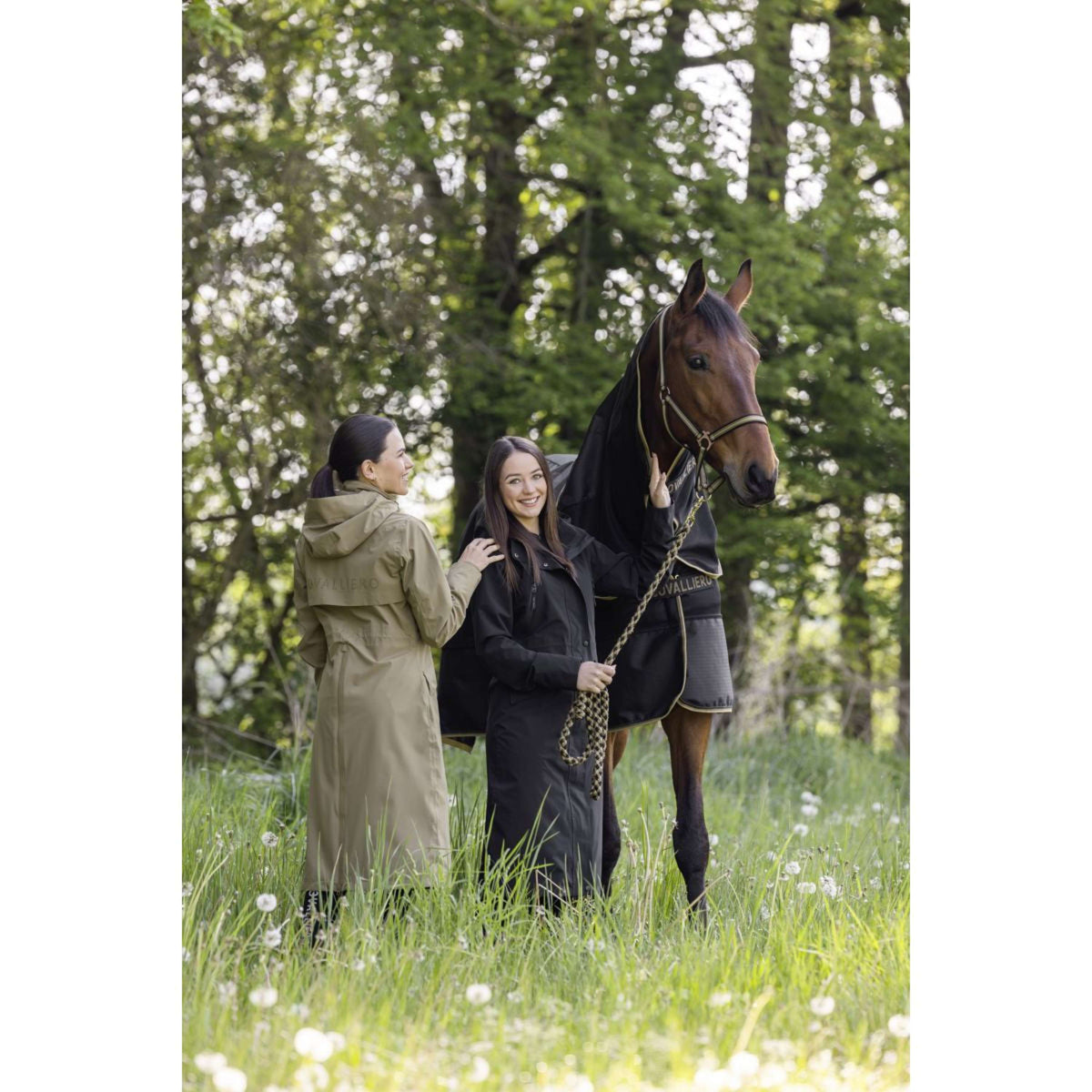 Covalliero Lange Regenjacke SS26 Damen Schwarz