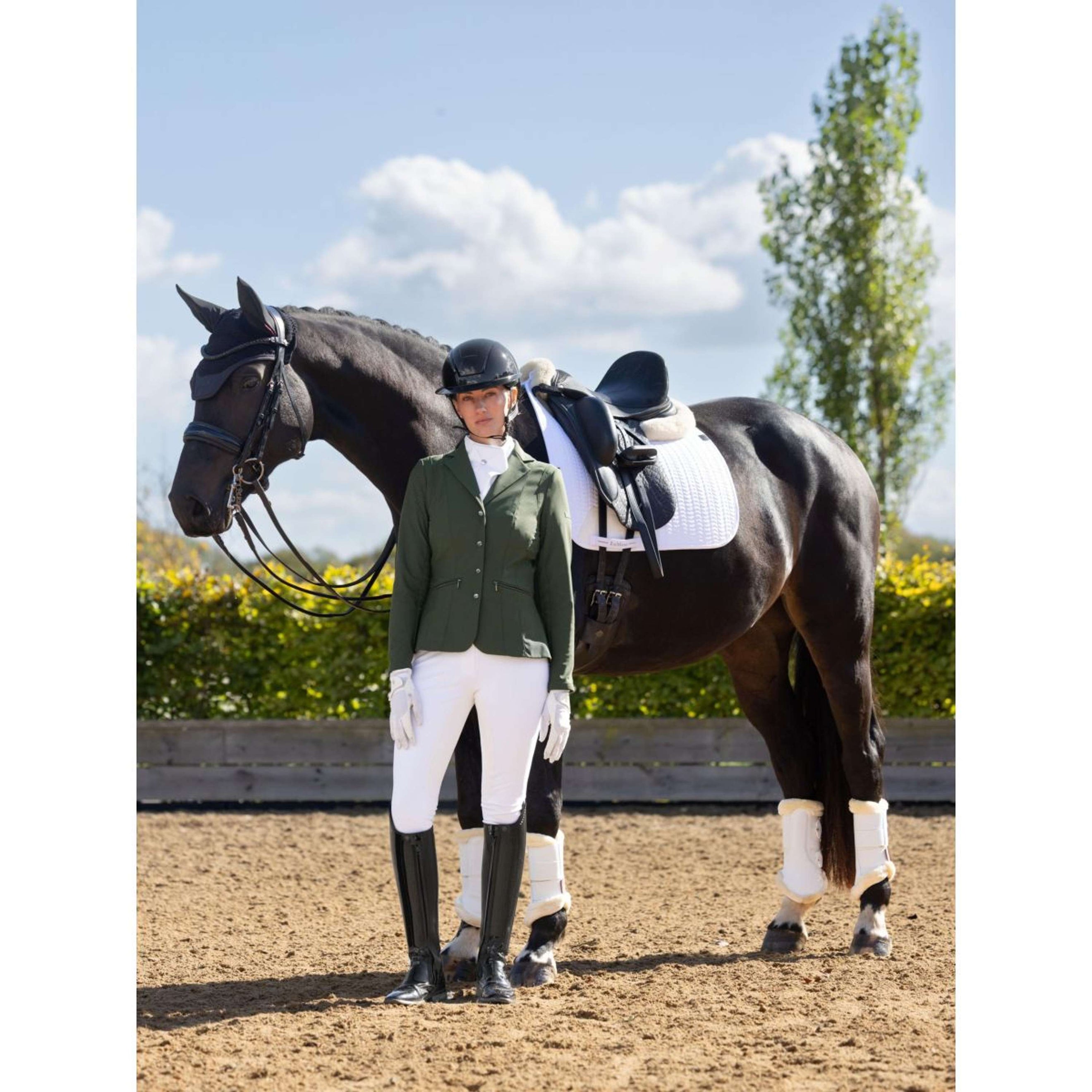 LeMieux Schabracke Essence Dressur Weiß LeMieux Schabracke Essence Dressur Weiß