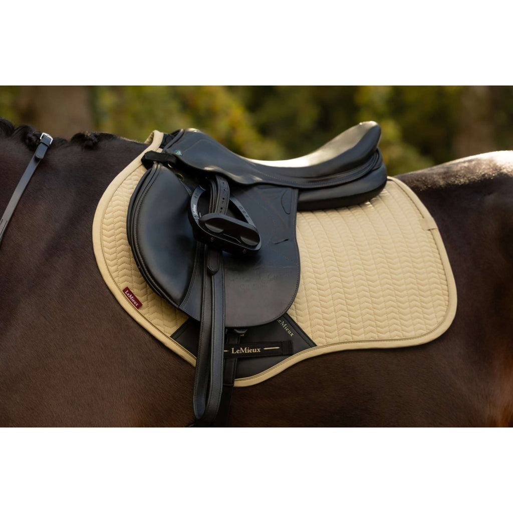 LeMieux Schabracke Essence Close Contact Square Springen Pear
