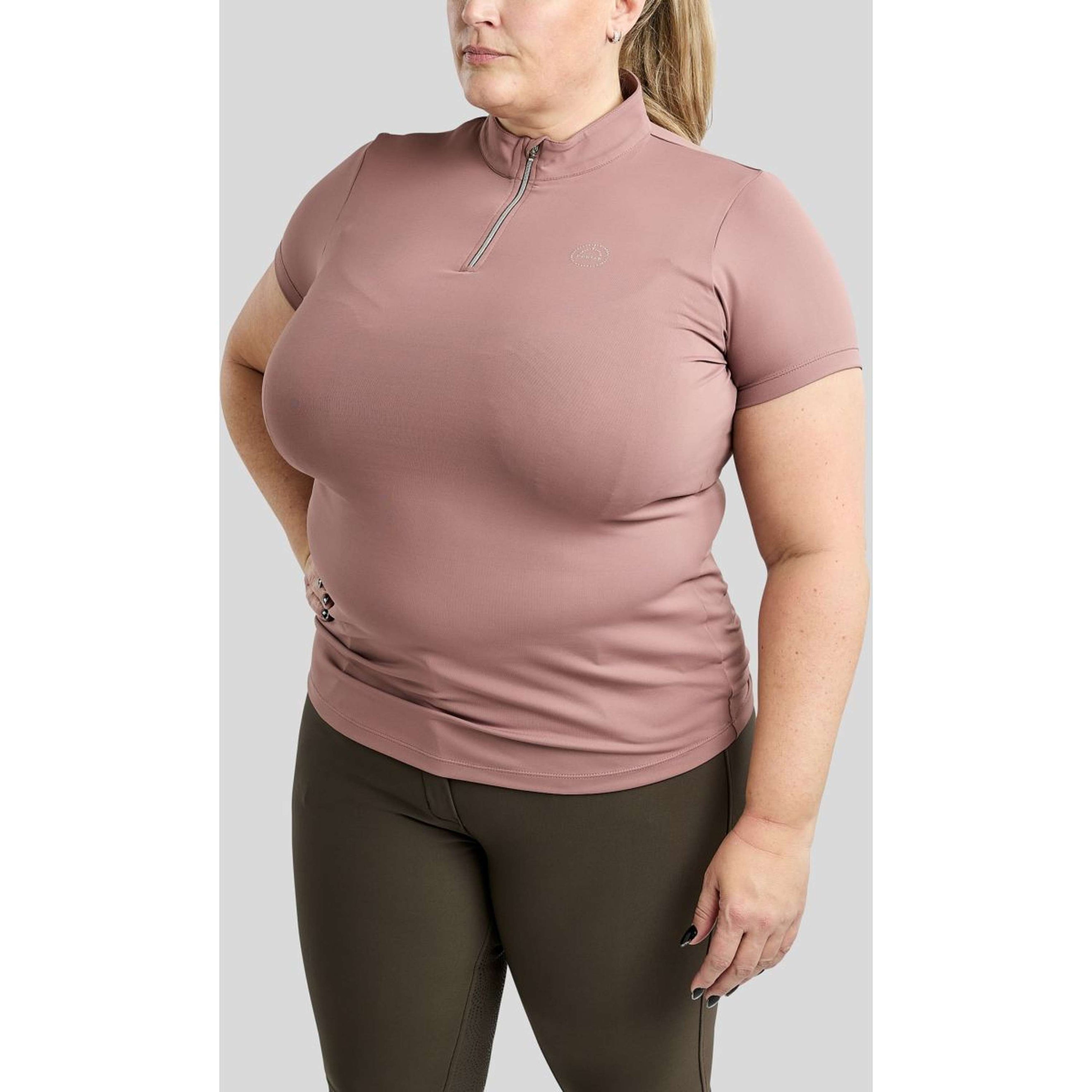 Montar Poloshirt Everly Crystal Logo Curve Dusty Rose Montar Poloshirt Everly Crystal Logo Curve Dusty Rose