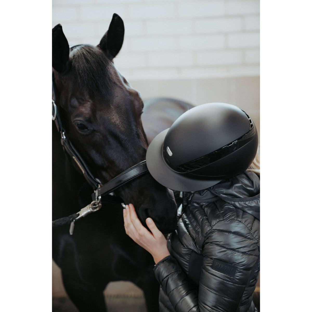 Pikeur Reithelm AirLuxe Pure Langer Schirm Schwarz