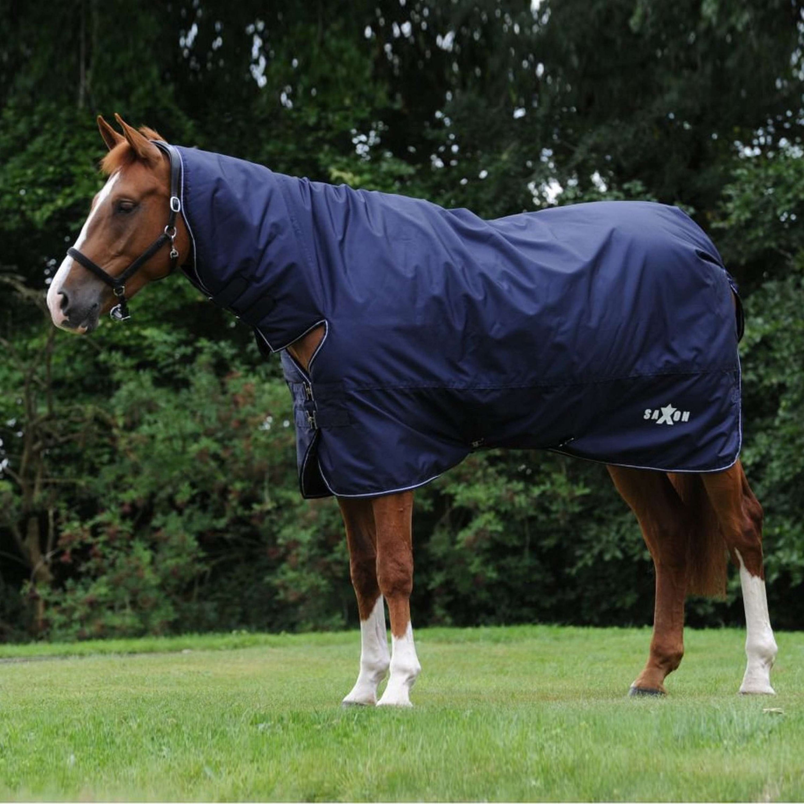 Saxon Decke Defiant 600D Combo Neck Heavy 300g Navy/Weiß Saxon Decke Defiant 600D Combo Neck Heavy 300g Navy/Weiß